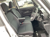 運転席まわりです。実際に座ってみて、乗り心地を体験してみてください,視界も良好です