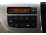 オートエアコン装備♪室内温度を設定すれば自動的に風量の調整をしてくれます♪車内をいつでも快適に保てます♪