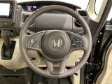ハンドルにHondaセンシング系のクルーズコントロールやレーンキープアシストなどのスイッチと、オーディオの操作スイッチが装備されています。ハンドルから手を離さず安全に操作できます。