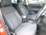 マイクロフリース素材を使用したスポーツコンフォートシート。欧州車らしく硬めのシートが体を程よくつつみこみ、長距離でも快適に運転できます。