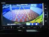 ギヤをRに入れるとナビの画面に後ろの映像が映るリヤカメラ付!後退時の安全確認やコンディションの悪い視界でもカラーバックモニターがドライバーをサポート☆☆☆