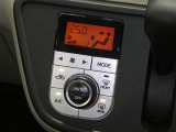 【オートエアコン】車内温度を感知して自動で温度調整をしてくれるのでいつでも快適な車内空間を創り上げます!どの席に座っても快適なドライブが楽しめます♪