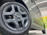 【純正アルミホイール】外観にマッチした純正アルミホイールを装着しております。各種社外アルミホイールや、スタッドレスタイヤも取扱いしております。是非ご相談ください♪