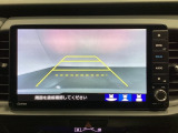 バックでの車庫入れも安心です! リアカメラが付いているバックモニター付のナビを装備しております。操作線もついており距離感も画面から確認できます。