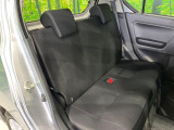 後部座席も気になるようなキズ・汚れやへたり等、大きなダメージはなく、良好な状態です。