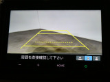 リアカメラ付きで後退時も安心です。