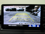 バックカメラの画像です。ガイドラインがスムースな車庫入れをサポートいたします。車庫入れの安心感がアップしますね。