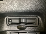 ハンドルの左下にETCがついています。高速道路の料金所の通過も楽々です。 カードの取り出しもしやすい場所についています。