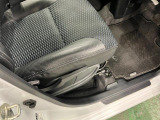 痛みの出やすい運転席シートの角、フロアマット、座面、ともに良好です