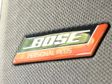 【BOSEサウンドシステム】メーカーオプションの高品位サウンドシステムを搭載。専用のチューニングが施された大小様々なスピーカーから良質なサウンドが奏でられ、臨場感あふれる音響空間を演出します。