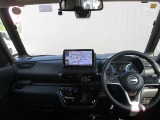 フロントガラスが広く視界が広々としているので、運転がとてもし易いです
