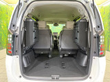 普段のお買い物や通勤、送迎等に十分な荷室スペースを確保しております。セカンドシートを倒すと、大きな荷物の積載も可能です♪
