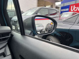 BSW(後側方車両検知警報)ブザーとともに、ブレーキを制御することで車両をもとの車線内に戻すような力を短時間発生させ、車両との接触を回避するようドライバーのステアリング操作をアシストします。