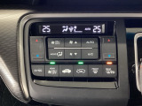 【左右独立オートエアコン】左右席で独立温度コントロールが可能です。運転席はキンキンに冷やして助手席はマイルドにと言った設定が可能です☆暑さ寒さでケンカすることもなくなりますね♪
