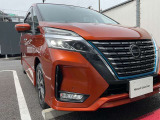 LEDヘッドライトはハロゲンランプの約2倍の光量で明るく遠くを照らし、夜間走行時の視認性を高めます。さらに長寿命や省電力、スタイリッシュな印象も際立たせます。