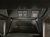 HDMIポート、USBポートが装備されております。HDMIポートを他の機器と繋げることによって、モニターへ映像を流すことができます。