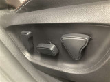 パワーシート搭載。微妙な調整が手軽にでき、ピッタリのポジションで運転することが可能です。