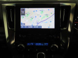 トヨタ純正ナビ装備!地図描写は文字も道もクリアで見やすく、滑らかに表示します。これさえあればもう道に迷わないですみますね♪フルセグで地上波デジタル放送TVもバッチリ綺麗に見れちゃいます♪