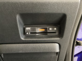 ハンドルの右下にETCがついています。高速道路の料金所の通過も楽々です!。 カードの取り出しもしやすい場所についています。