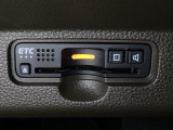 ハンドルの左下にETCがついています。高速道路の料金所の通過も楽々です。 カードの取り出しもしやすい場所についています。
