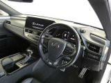 高級感のある運転席回り♪乗っていて落ち着けるデザインです。もちろん使い勝手もとても良いです。