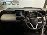 【前方視界】開放的な前方視界!運転がしやすく疲れにくいです♪窓が大きく、見通しがとっても良いおクルマですよ♪