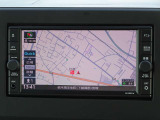 【ナビ】メモリーナビ(MJ120D-W)付きです。目的地を設定すれば初めての場所でも簡単に行くことができます。もちろん音楽だって聴けちゃいます♪