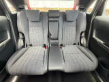 当社の中古車は、フロアマット付きで販売しておりません。中古車という特性上匂いや見栄えなどの状態が左右される為です。純正、社外の新品マットをご検討いただけます。予め得ご了承下さい。