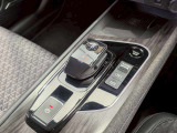 e-powerのシフトレバーはお洒落で使い勝手も良いですよ。