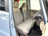 運転席まわりには十分なスペースがあり、大柄な方でもゆったり運転していただける環境です。