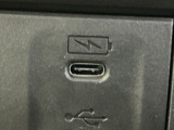 (Type-C〈3A〉)USBチャージャー搭載。スマートフォンなどの充電にとっても便利です