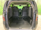 普段のお買い物や通勤、送迎等に十分な荷室スペースを確保しております。セカンドシートを倒すと、大きな荷物の積載も可能です♪