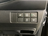 駐車や出庫時に障害物に接近するとお知らせしてくれるパーキングセンサーシステムつき。