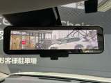 インテリジェント ルームミラーは、車両後方のカメラ映像をミラー面に映し出すので、車内の状況や、天候などに影響されずいつでもクリアな後方視界が得られます。