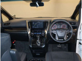 オシャレなインテリアで運転する気分も盛り上がりますよね^^