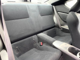 後部座席も気になるようなキズ・汚れやへたり等、大きなダメージはなく、良好な状態です。
