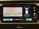 バックでの車庫入れも安心です! リアカメラが付いているバックモニター付のナビディスプレーを装備しております。バンパーについているソナーや、操作線もついており距離感も画面から確認できます。
