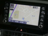 【8インチ純正ナビ】純正ナビを装備。タッチパネル式で使いやすく、詳細地図により目的地をピンポイントで設定できます。初めての道でも迷いにくく、ロングドライブも快適ですよ♪