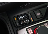 運転席と助手席それぞれにシートヒーターも装備。気候や、お客様の体調に合わせて段階を調整できます。