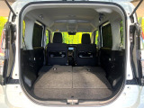 普段のお買い物や通勤、送迎等に十分な荷室スペースを確保しております。セカンドシートを倒すと、大きな荷物の積載も可能です♪