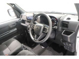 運転席から見たインパネ周りです。シートからはメーターはもちろん、広く周りを見渡せるフロントウィンド&インパネはリラックスして運転に集中することが出来ます!