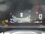とっても見やすいメーターです。夜間時はラグジュアリーな気分にさせてくれる照明が魅力ですので、夜のドライブも楽しみになりますよ♪
