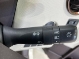【オートライト】周りの明るさに応じて自動でヘッドライトの点灯・消灯ができる機能です!ライトの付け忘れ・消し忘れなどが無くなり、雨の日や夕方の走行も安心!トンネル通過時も便利ですね♪