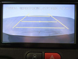 バックカメラが付いているので後方確認が非常にしやすいです。今や運転初心者も熟練者も必須装備!ついていて損はないですね♪