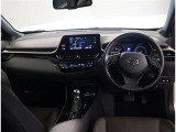 オシャレなインテリアで運転する気分も盛り上がりますよね^^