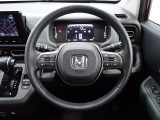 ハンドル左側にはオーディオ操作が出来るオーディオリモートコントロールスイッチ、右側にはHonda SENSINGとオートクルーズコントロールのスイッチを装備!