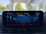10.25インチ純正UCONNECTモニターはCarplayや、アンドロイドオートに対応し、マップアプリや音楽再生も可能です。