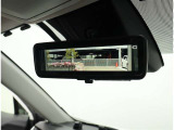 デジタルインナーミラー装備!車両後方のカメラの映像をデジタル補正で視認性を向上させてインナーミラー内に表示します♪視界を遮るものがなく、後席に同乗者がいても後方を確認しやすく安心です♪