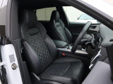 Audi車はどの車種も全てレザーハンドルです。そこにはAudiのこだわりがあり質感の高いレザーでしっかりと手に馴染み、高級感を演出します。