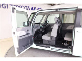 ■スライドドア■ 年々増え続けているスライドドア。狭いスペースでも隣の車を気にせずに開閉できます。小さなお子様や年配の方も乗り降りしやすいのでファミリーカーにもオススメ!